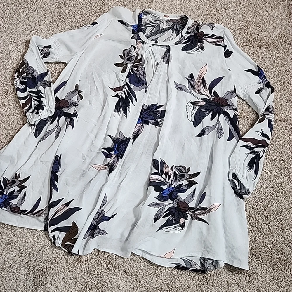 Free People Boho Floral White Tunic Top Blouse Keyhole Front Pockets Size Medium - Picture 3 of 10